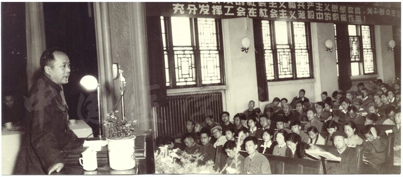 首屆工會(huì)大表大會(huì)黨委副書記李鐘勛做報(bào)告_副本.jpg
