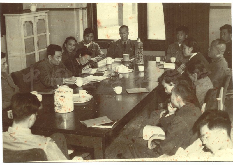 首屆工會(huì)代表大會(huì)分組討論_副本.jpg