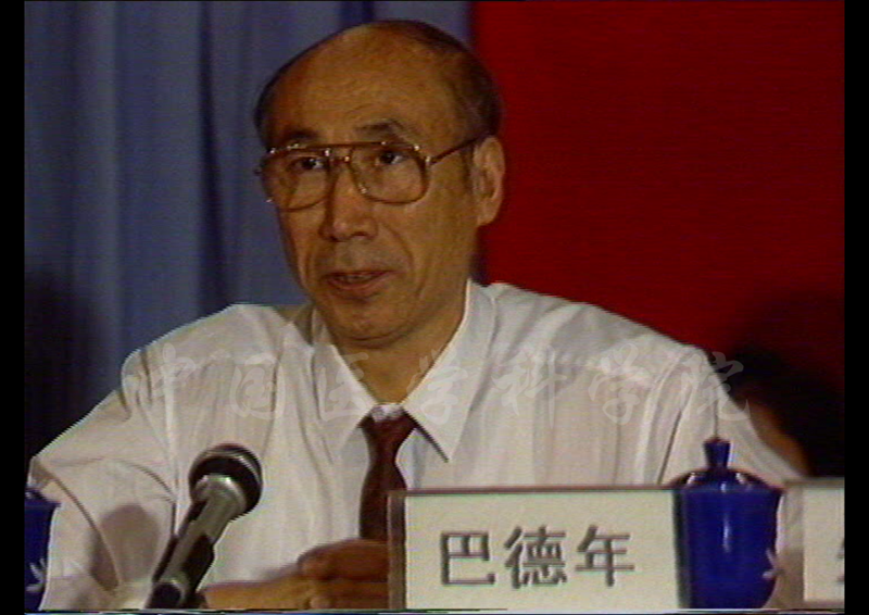 巴院長做報告_副本.png