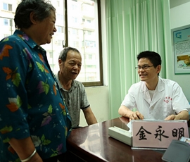 北京協(xié)和醫(yī)學(xué)院校友 浙江省人民醫(yī)院金永明主任在磐安縣人民醫(yī)院義診