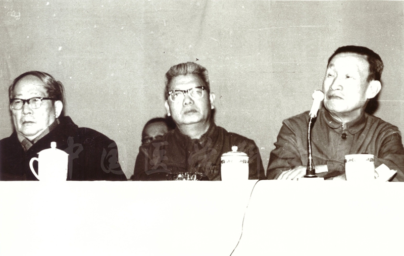 復校后中國首都醫科大學79級新生開學典禮沈其震薛社普鄧家棟-8-SX-1-JX-36_副本.jpg