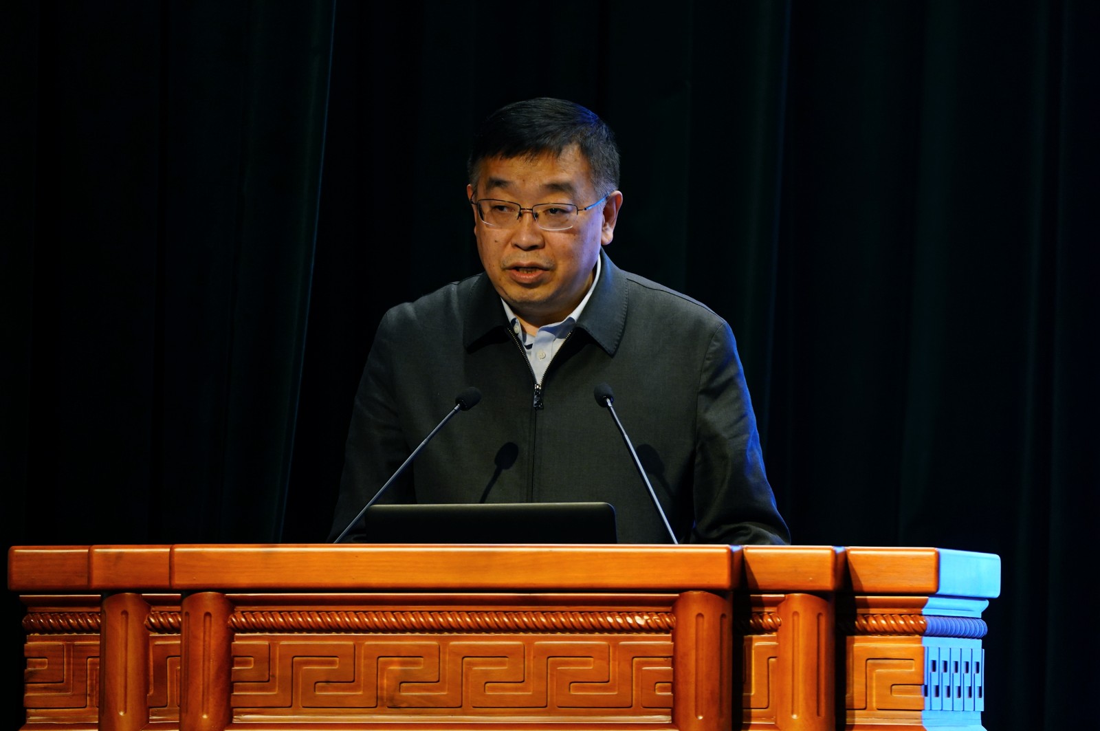副院校長李青介紹院校財務基建后勤工作情況及2023年工作安排.jpg