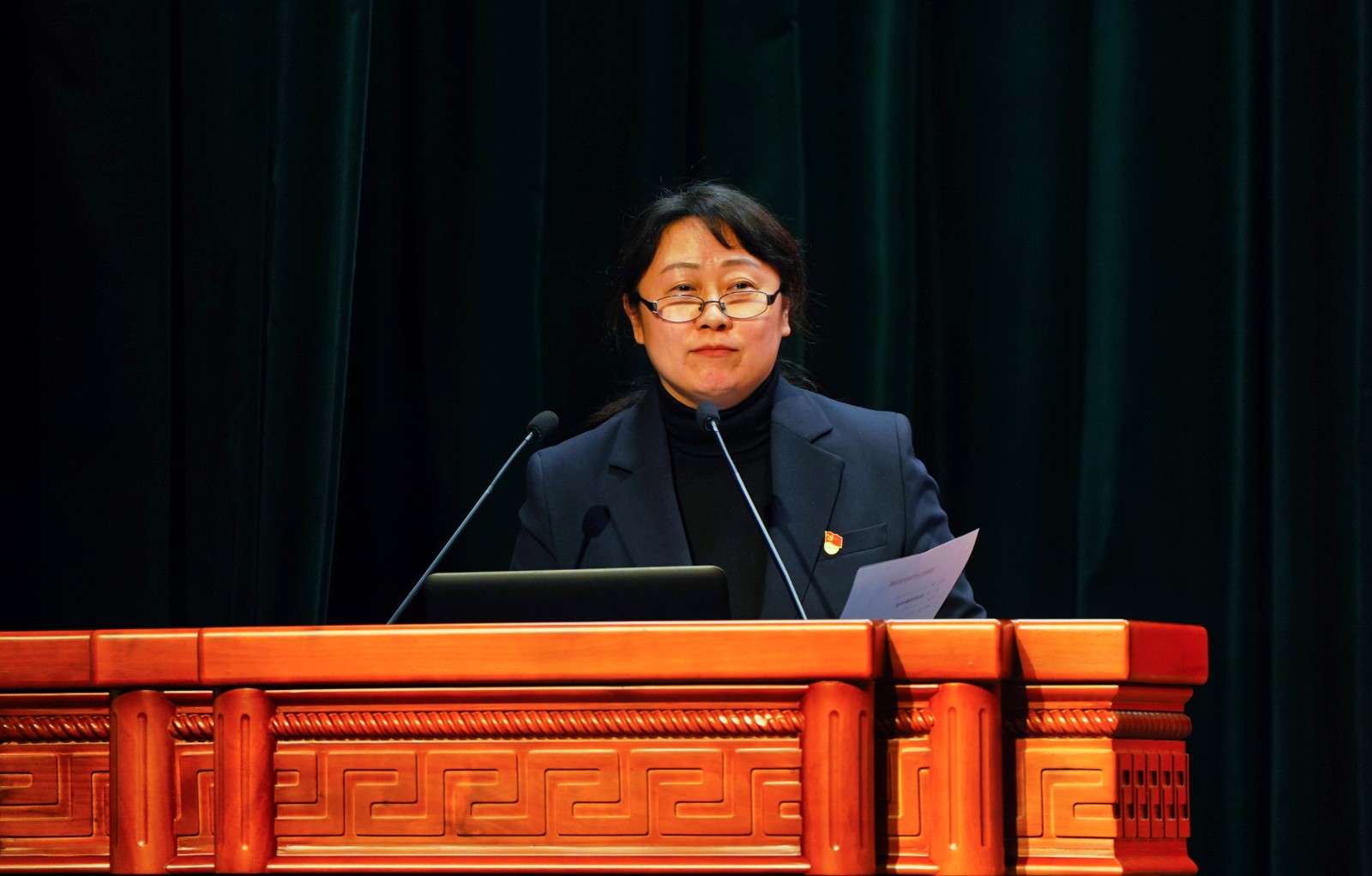紀委書記王崢主持會議.jpg