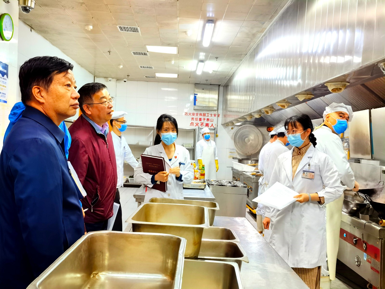 李青副院校長一行到護理學院檢查消防和安全生產工作1.jpg