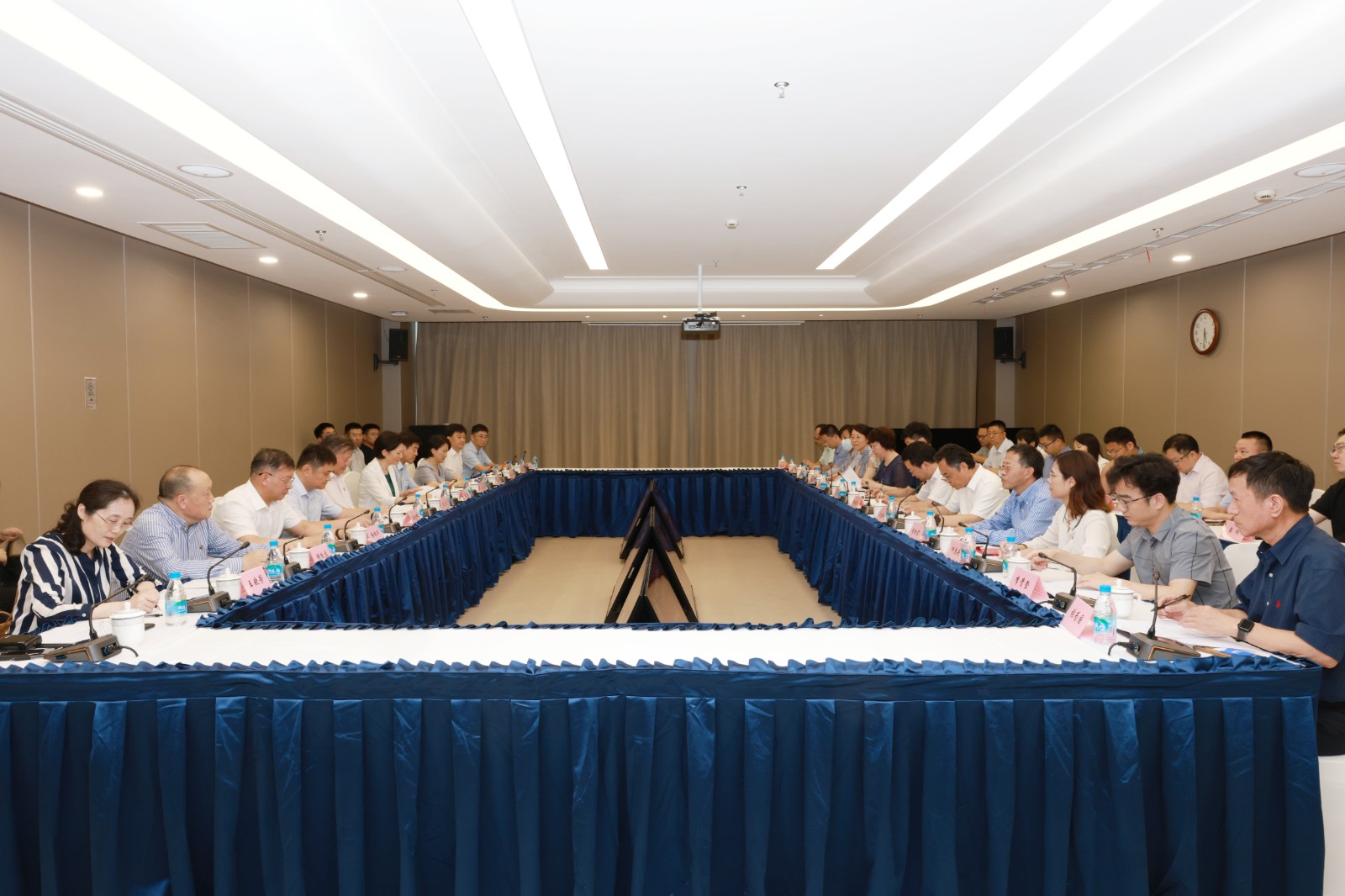 會議現場.jpg