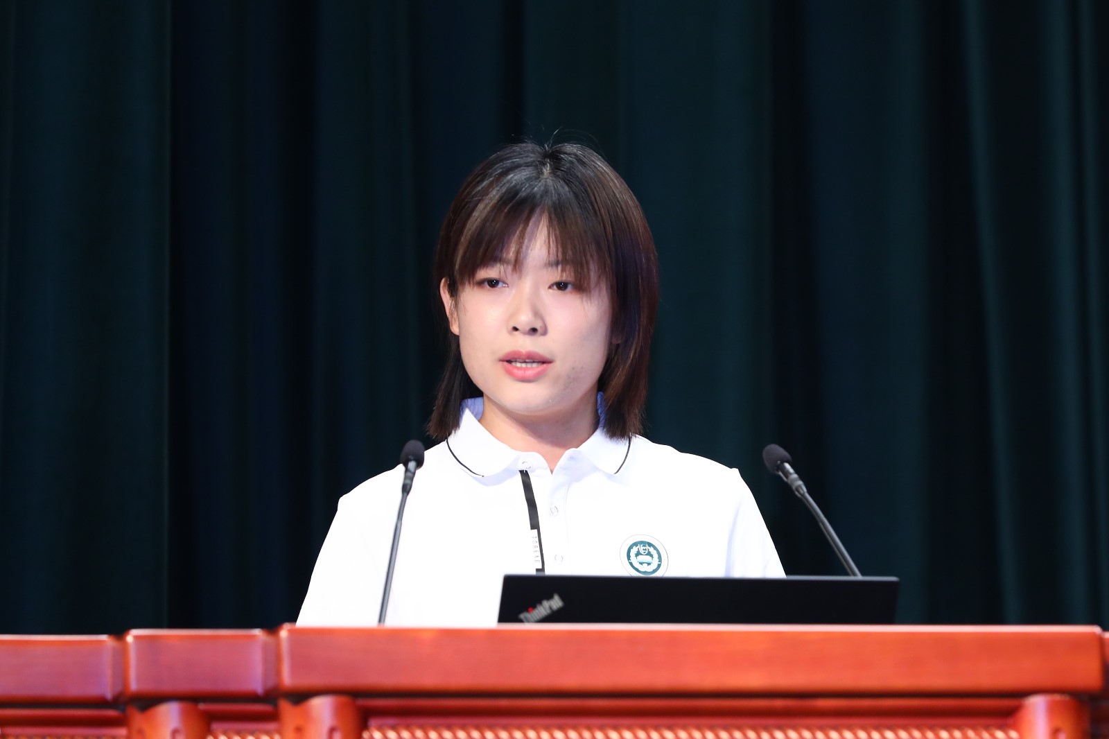 新職工代表張思琪發言.JPG