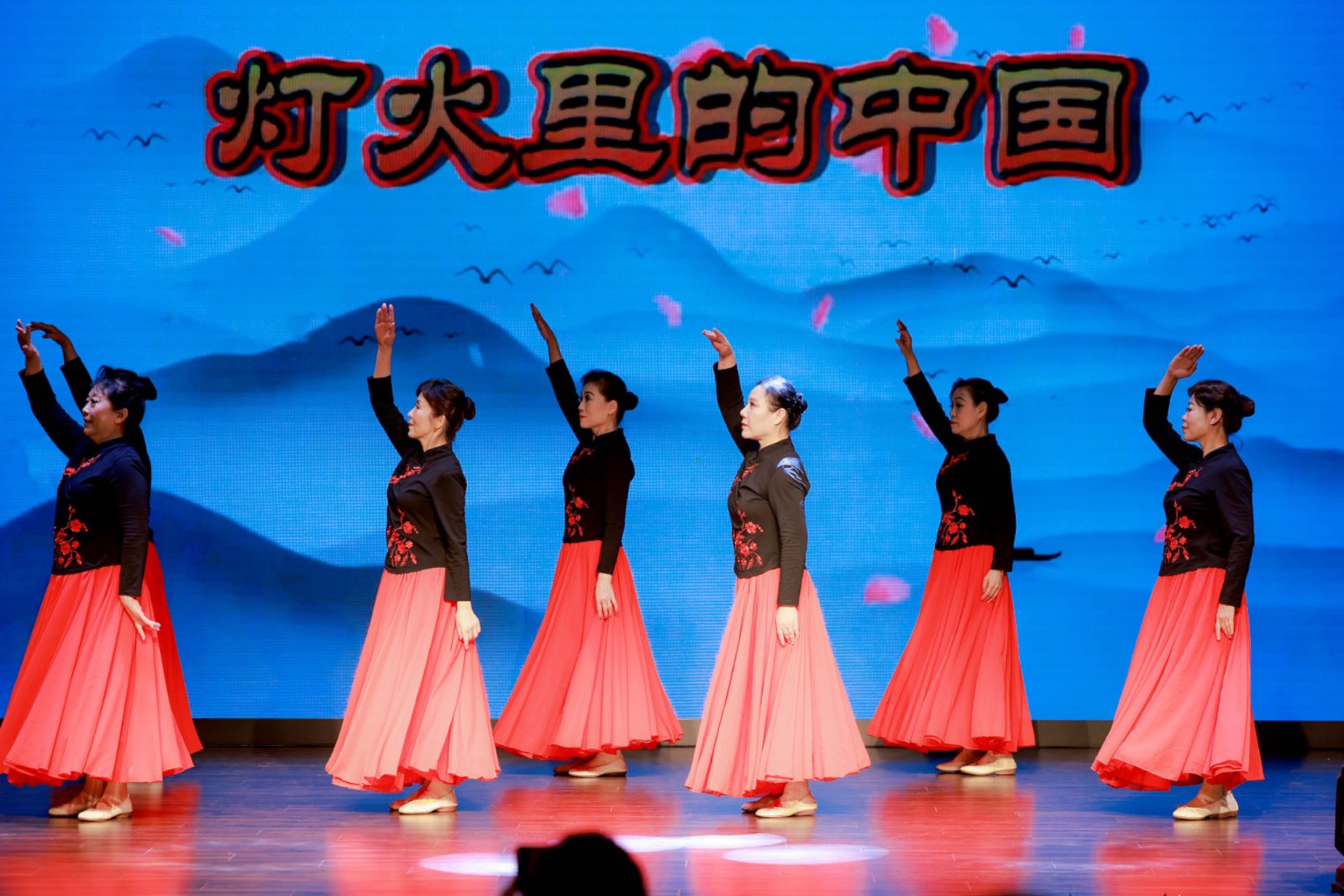 4.燈火里的中國.jpg