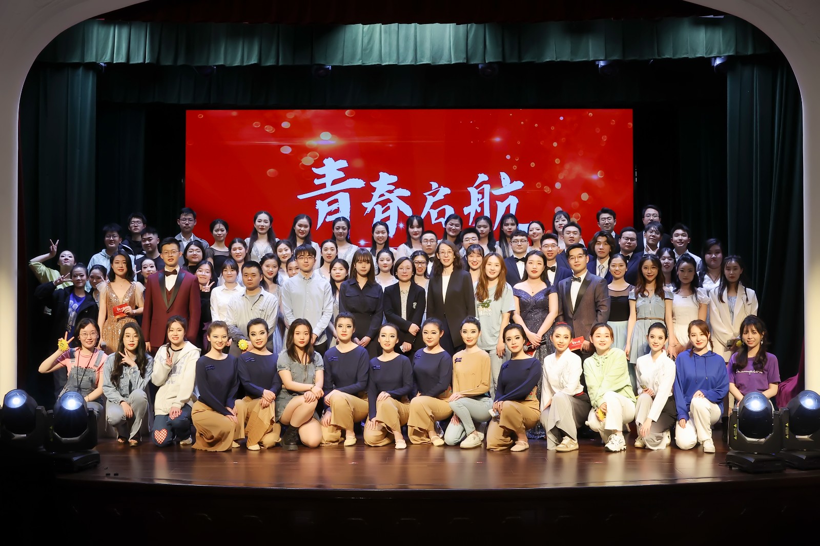 合影五四匯演.jpg
