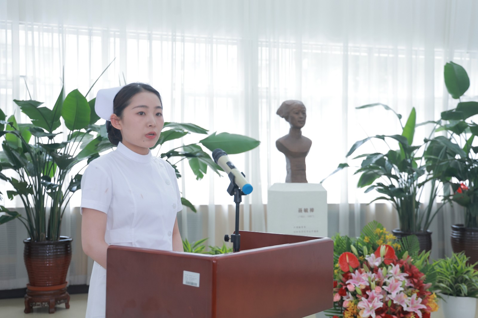 學生講話.jpg